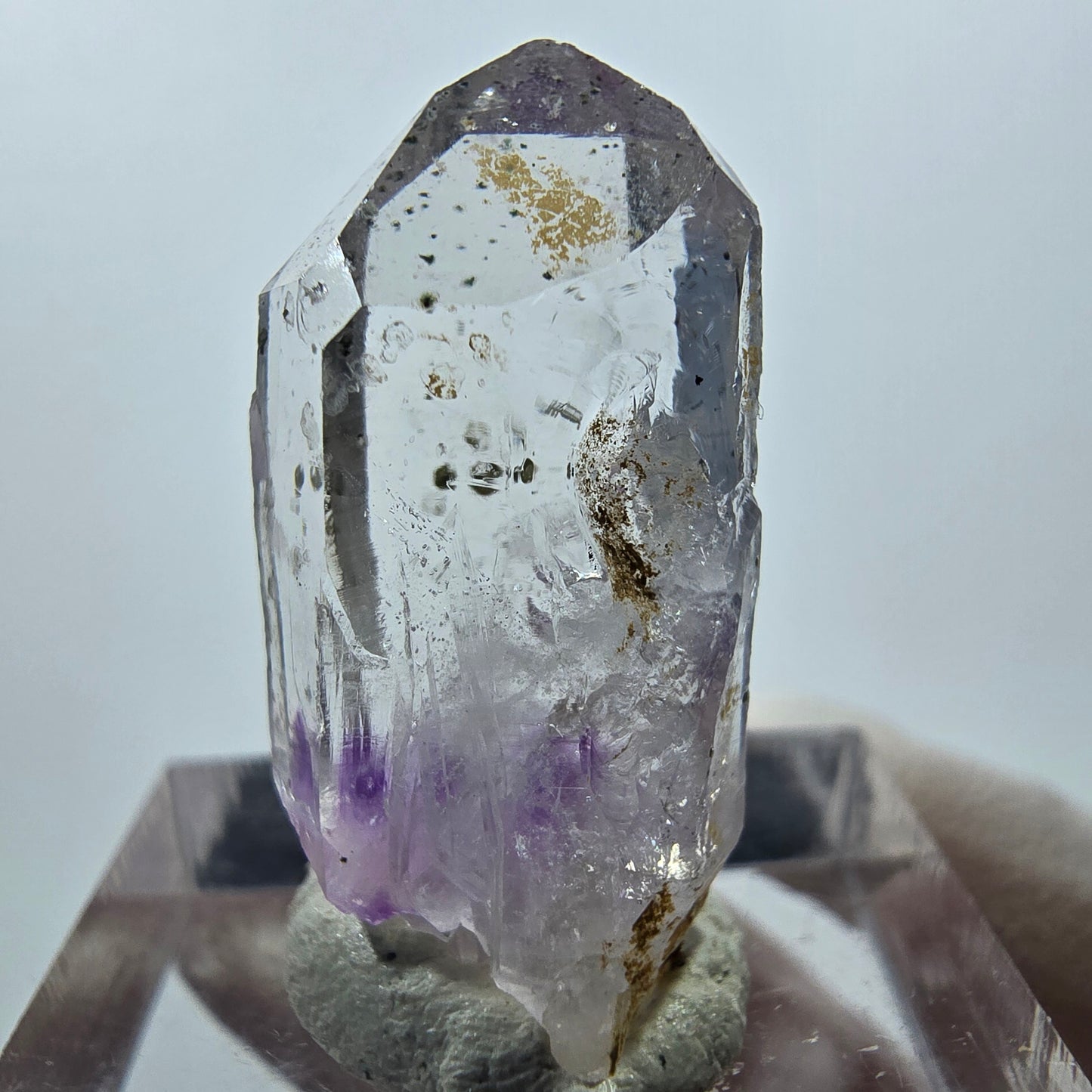 Améthyste fantôme avec hématite, mine Streep, Goboboseb, Namibie, 27 x 13 x 10 mm