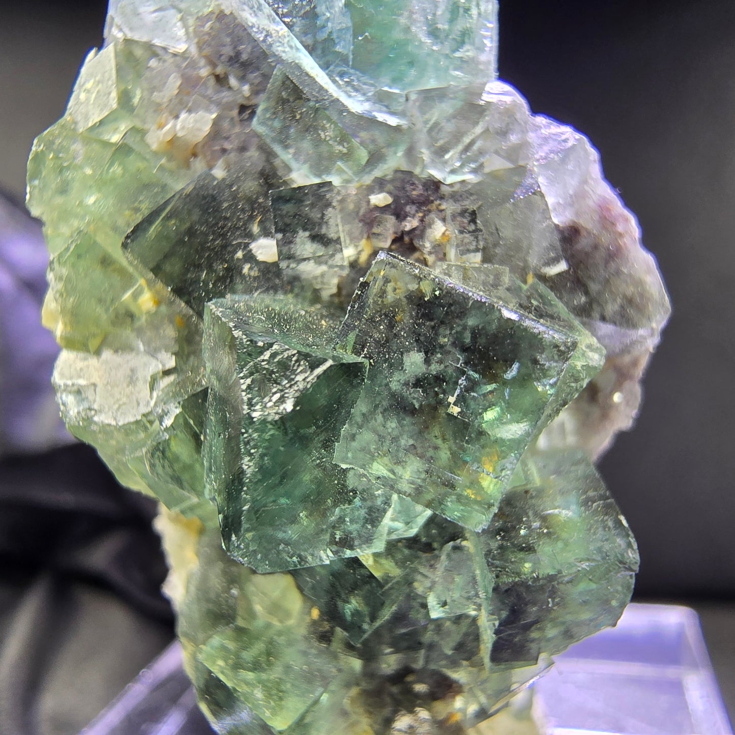 Sehr klare Zonare Fluorit XX Würfel Stufe grün lila 36*22*16mm Okorusu, Namibia