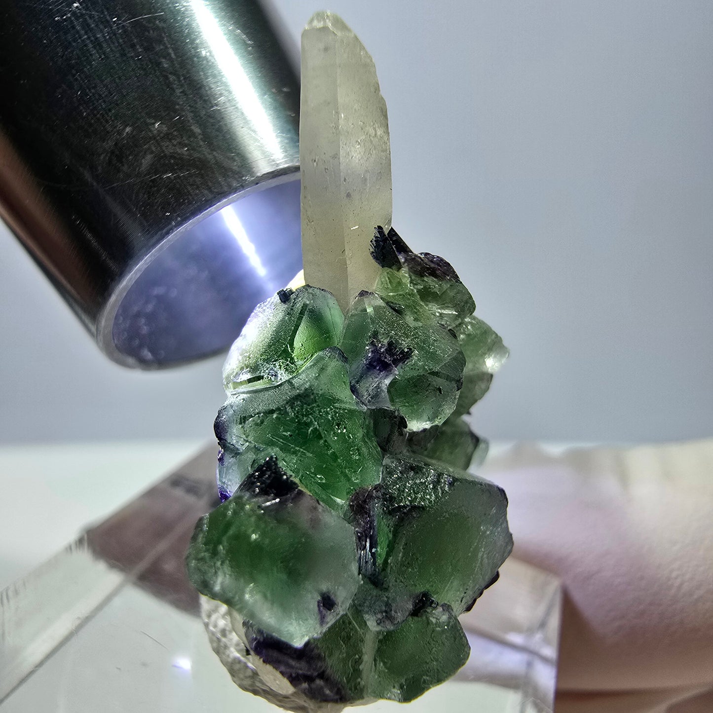 Cube de fluorite fantôme, quartz fumé, tourmaline schol, muscovite, Erongo, Namibie, 31 x 22 x 16 mm