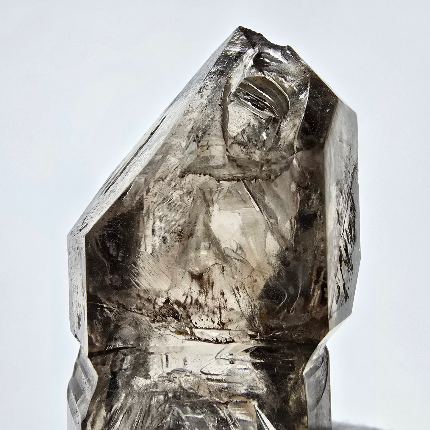 Sceptre de poche en quartz fumé fantôme, Goboboseb de la Saint-Valentin, Namibie, 107 x 38 x 28 mm