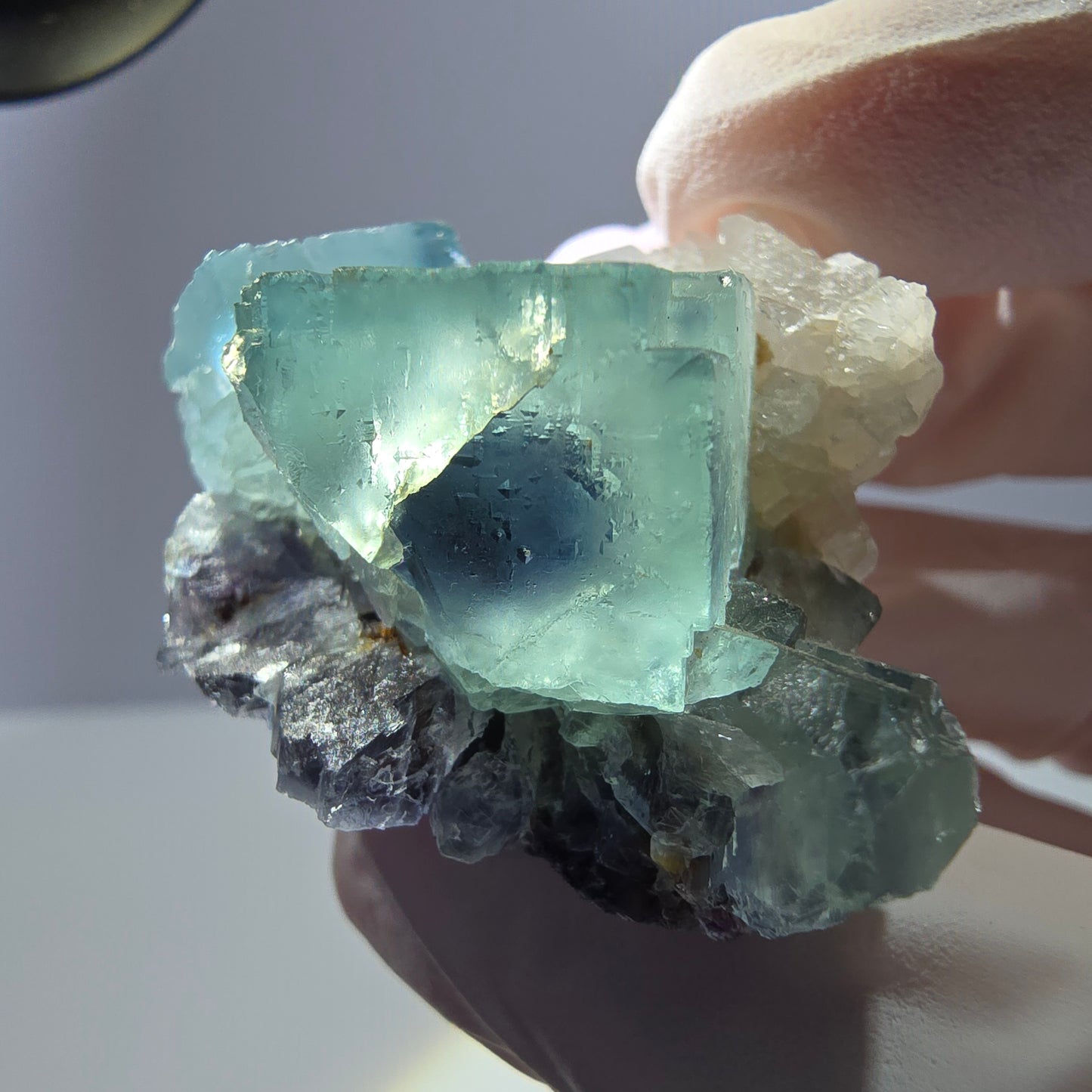 Rare cube de fluorite fantôme, spécimen de quartz vert violet Okorusu Namibie 44 x 32 x 26 mm