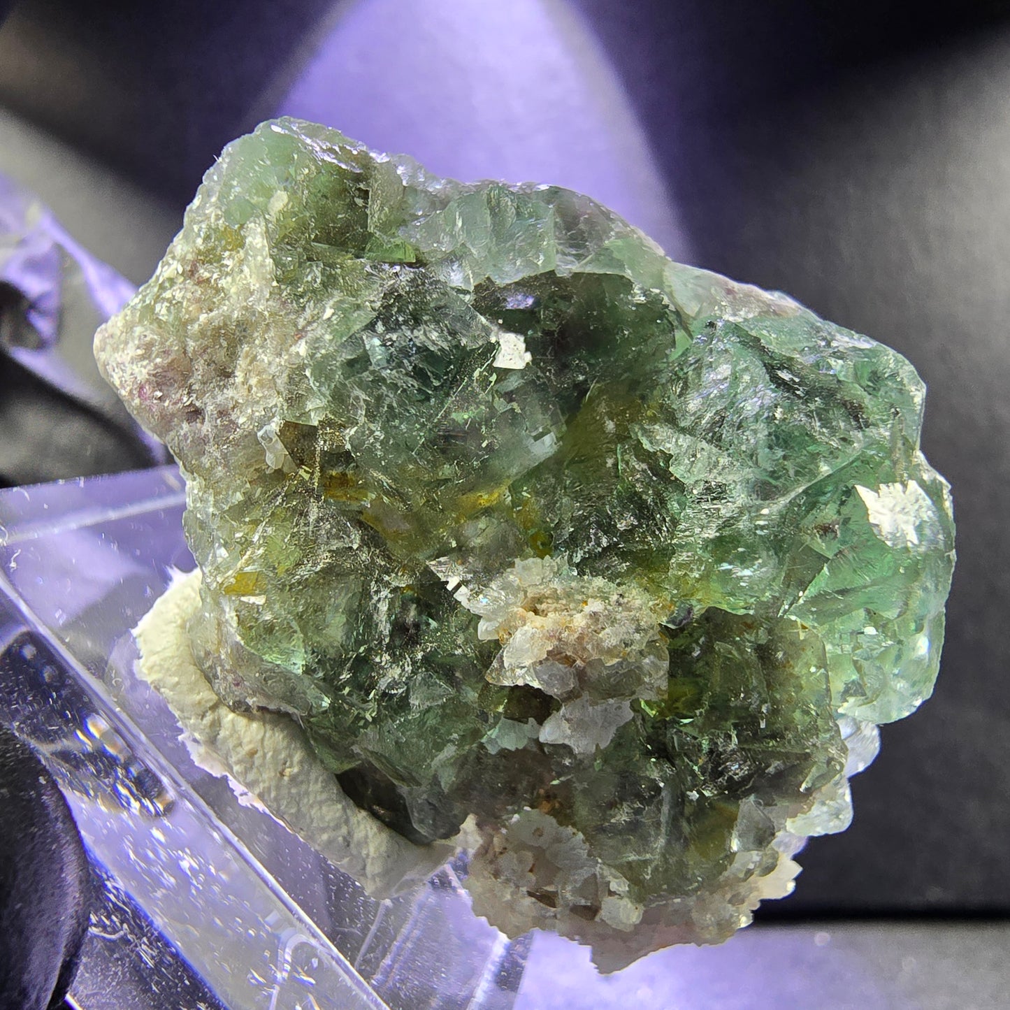 Seltene Fluorit XX Würfel Stufe grün mit Einschlüssen 36*28*13mm Okorusu Namibia