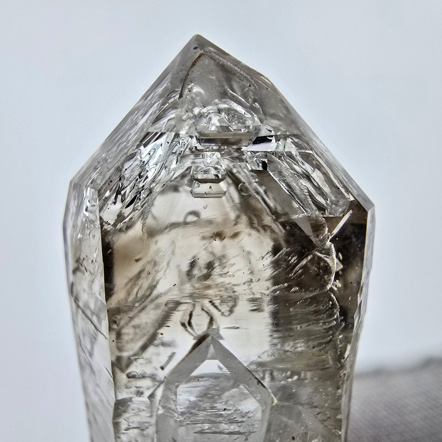 Enhydro Phantom Smoky Quartz Sceptre Tip 1x Bubble Goboboseb, Namibie 43*21*14mm