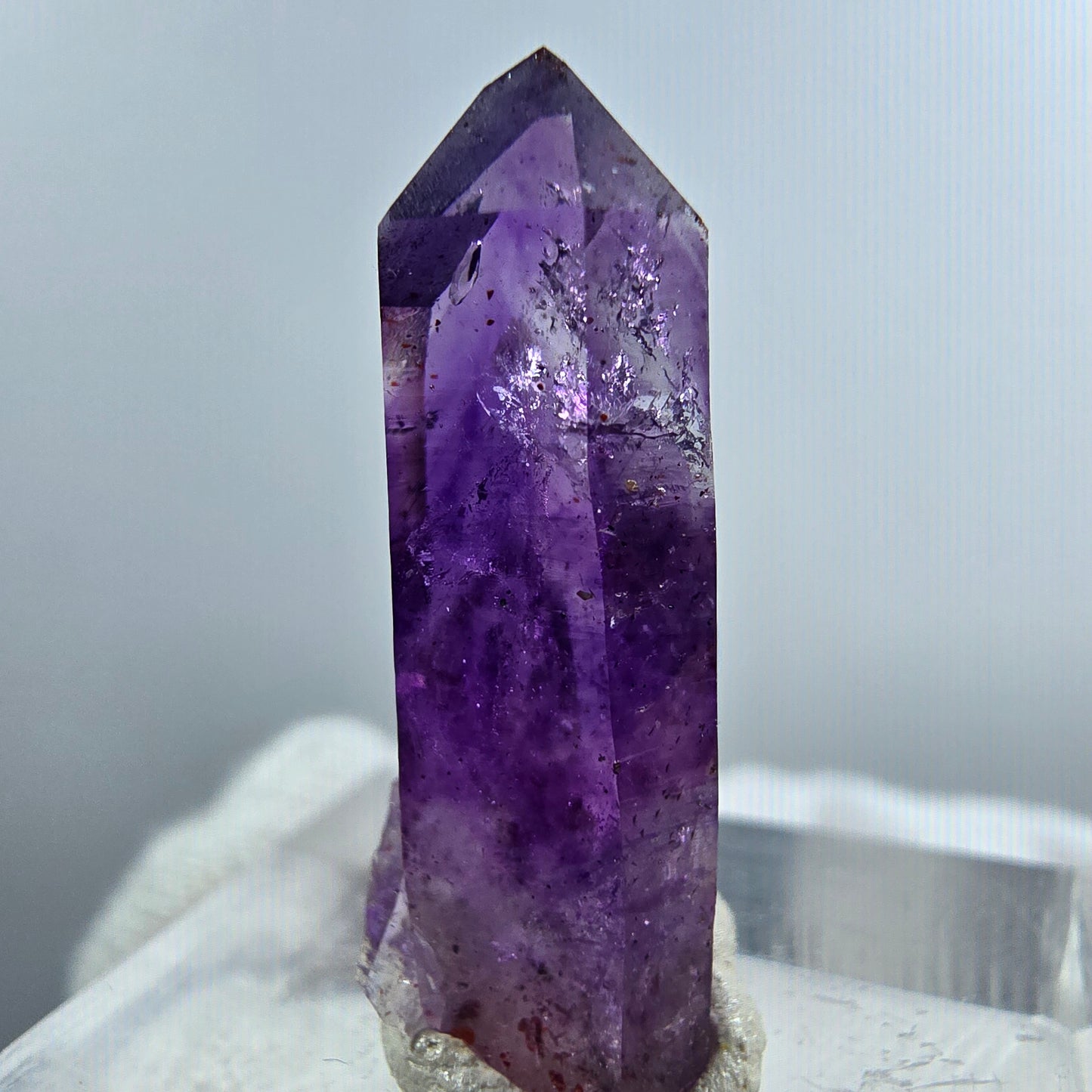 Pointe de sceptre en améthyste fantôme rare, 1x Bubble Goboboseb, Namibie 26 x 10 x 9 mm