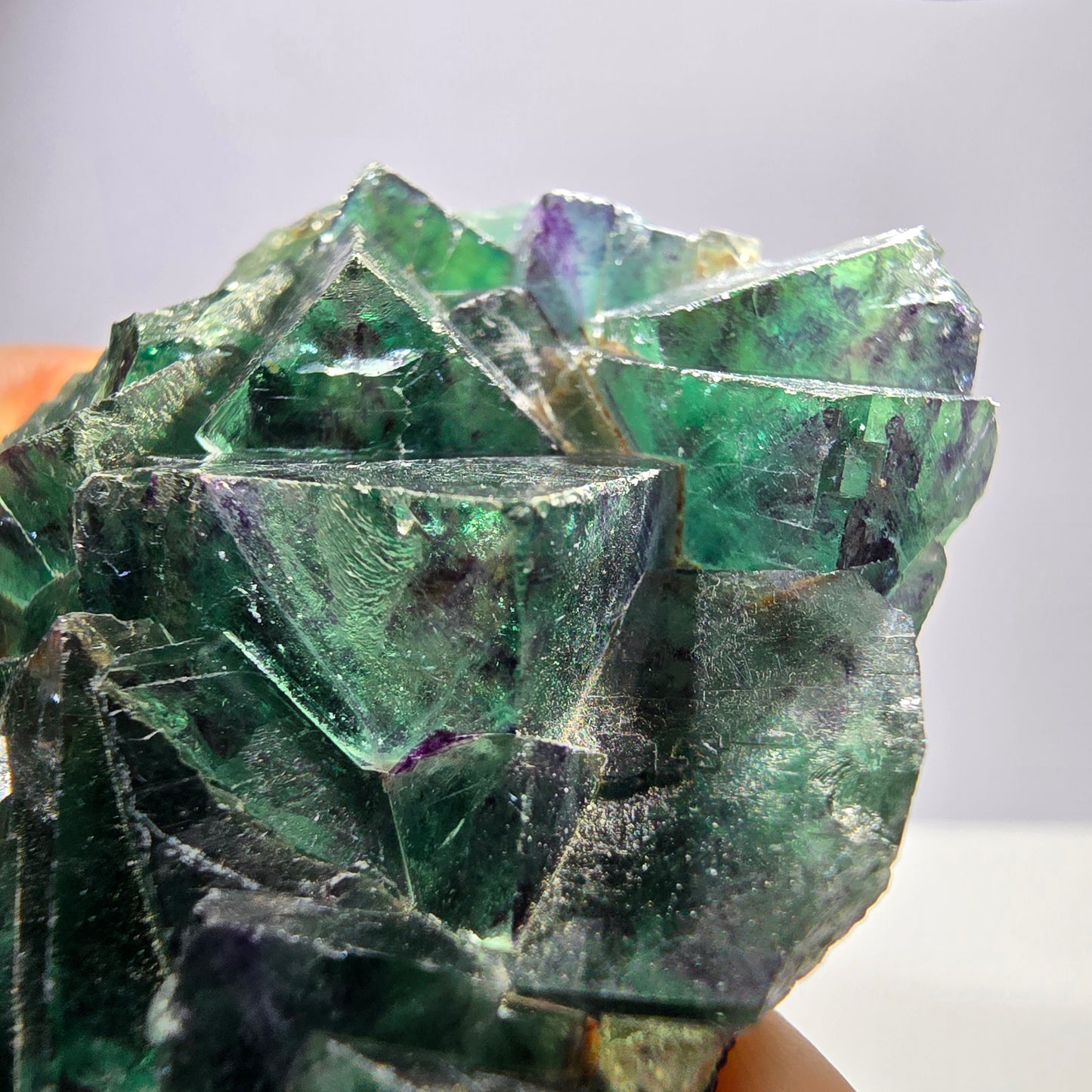 Spécimen de cube de fluorite fantôme parqueté vert violet Okorusu Namibie 79*44*19mm