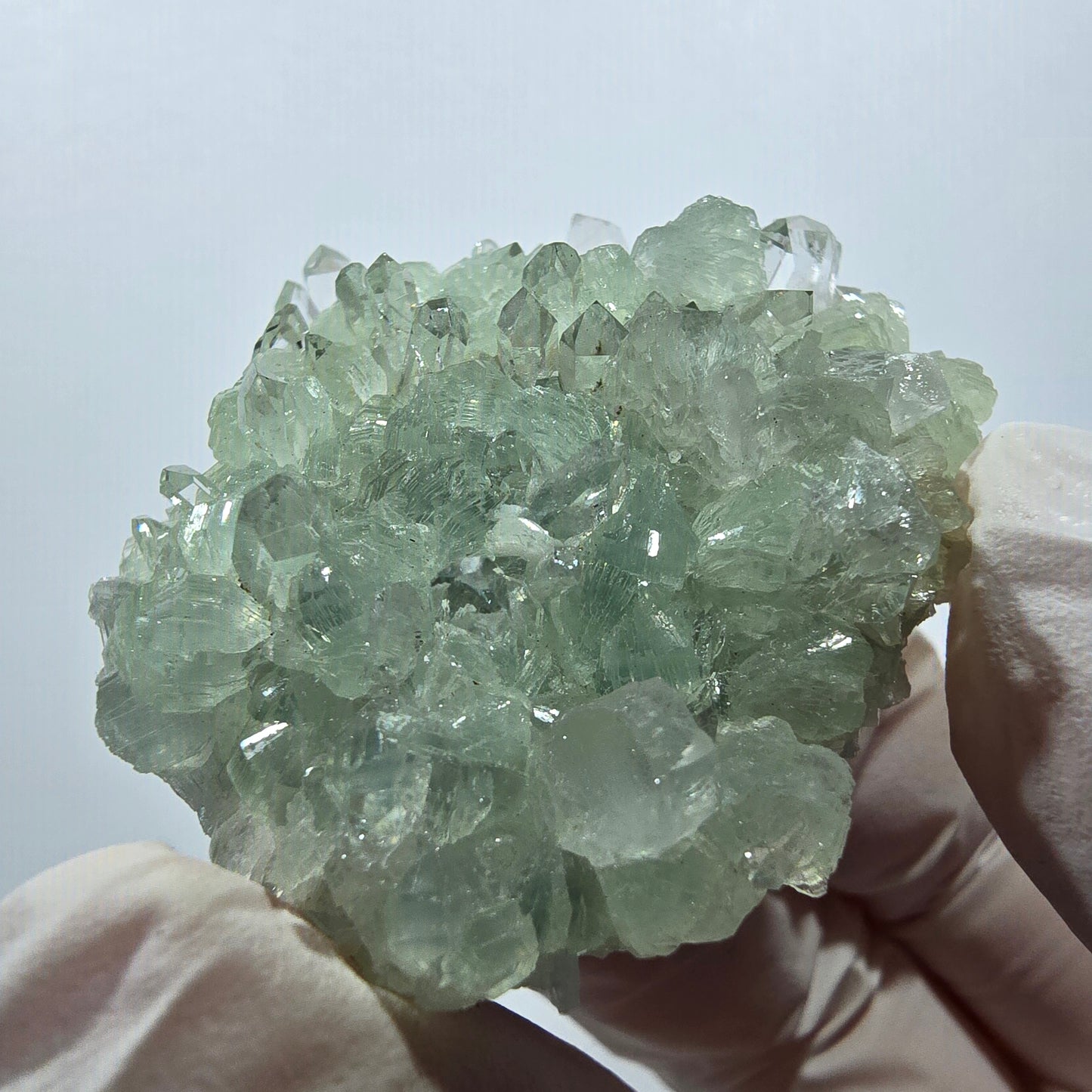 Spécimen de quartz, préhnite et calcite en forme d'étoile, mine Streep, Goboboseb, Namibie, 44 x 40 x 16 mm