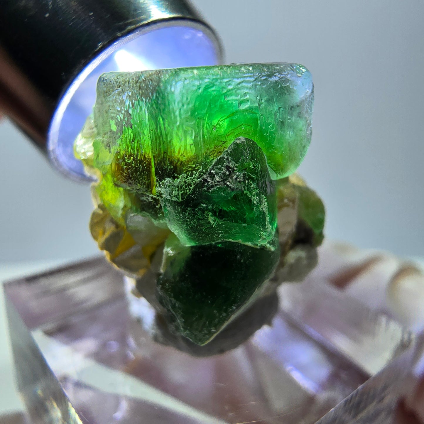 Cube de fluorite fantôme, zonal, muscovite, spécimen d'hyalite, Erongo, Namibie, 22 x 19 x 16 mm