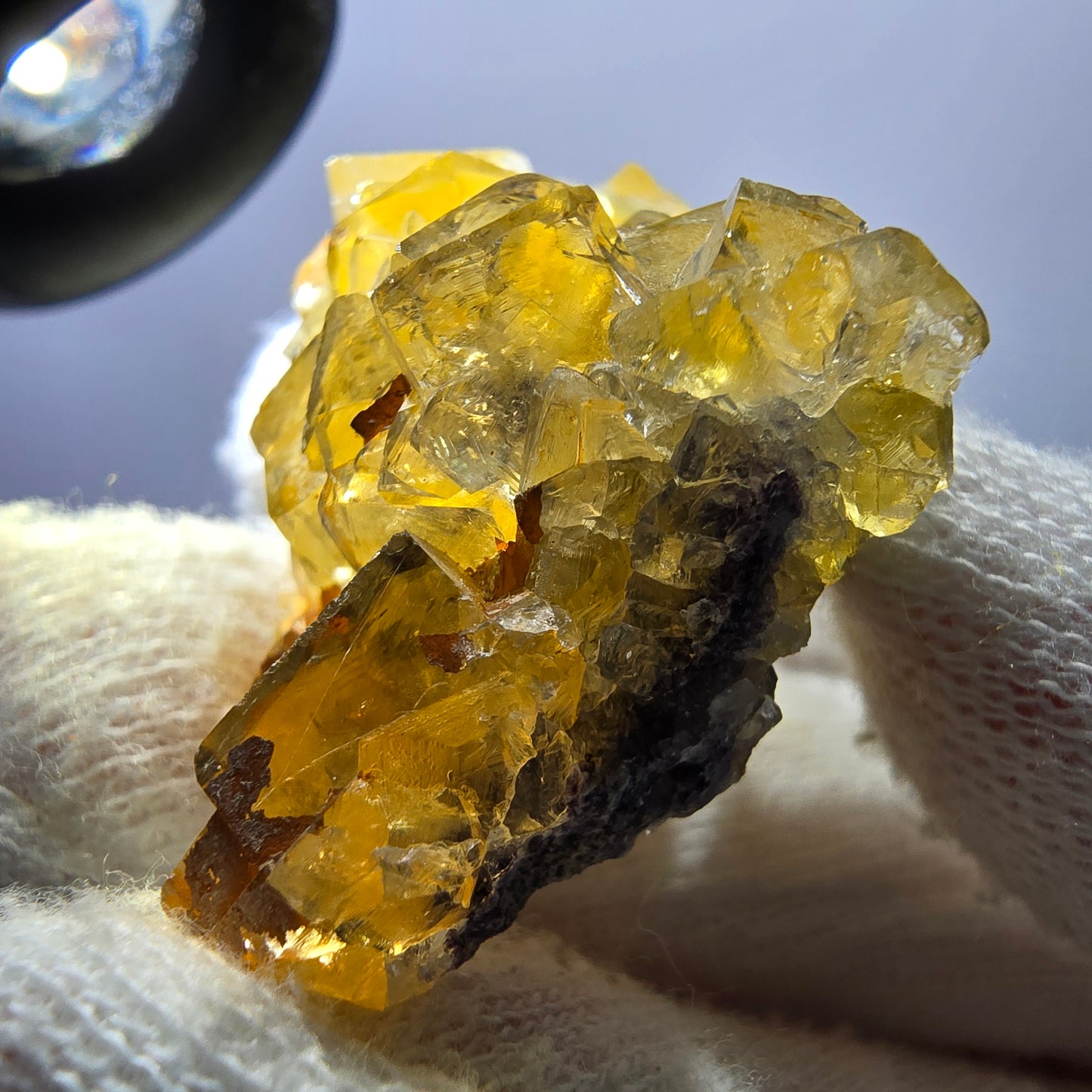 Spécimen de cube de fluorite fantôme, poche jaune miel, Okorusu, Namibie, 44 x 30 x 25 mm