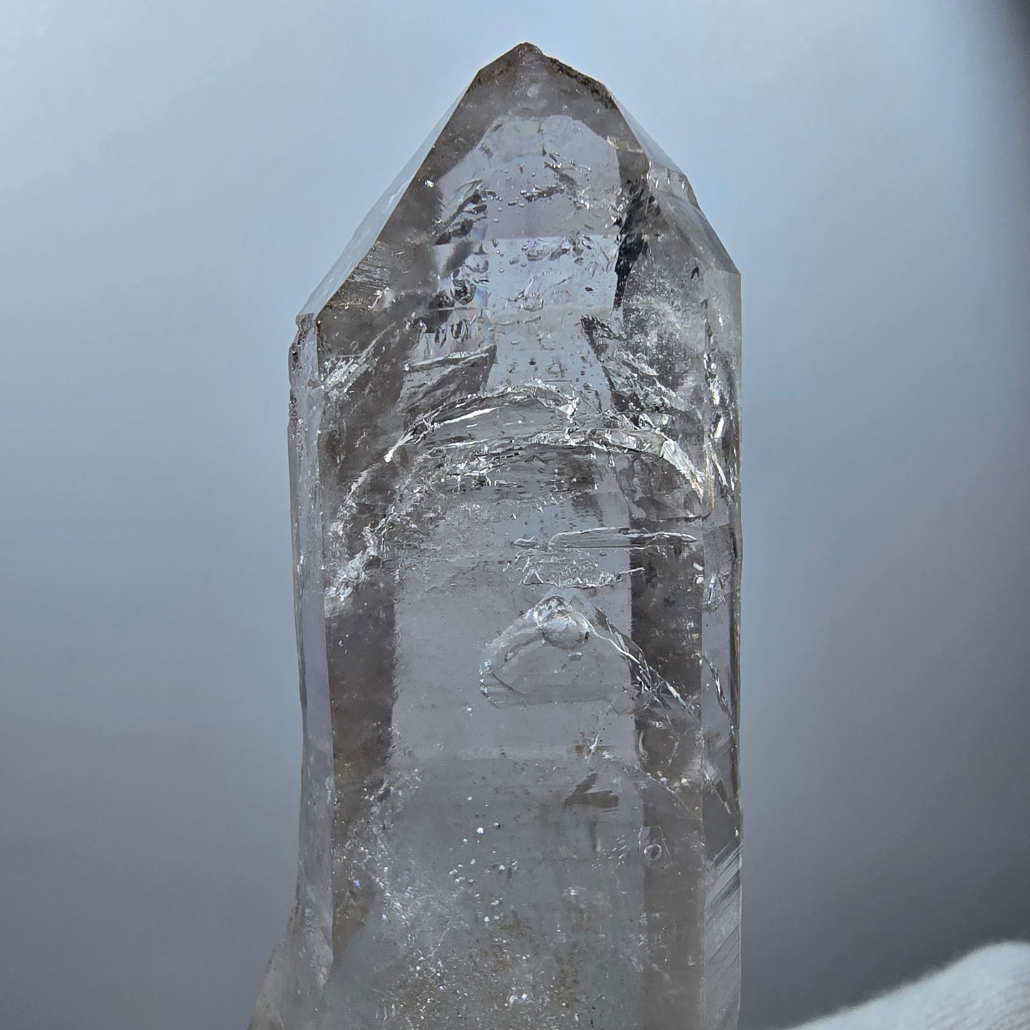 Sceptre DT en quartz fumé lémurien Enhydro, 2 gobos de poche Bubble Valentine. Namibie 97 x 33 x 20 mm