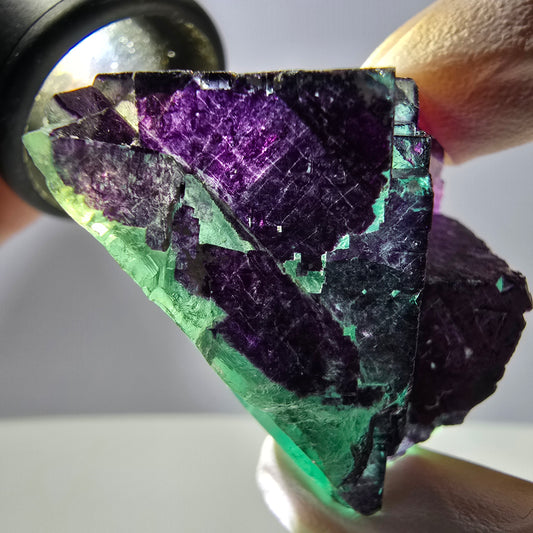Spécimen de cube de fluorite fantôme vert violet zonal 11:11 Angel Pocket, Namibie 54*34*18mm 