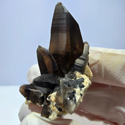 Rare spécimen de tourmaline Schorl et d'orthose de quartz fumé, Erongo, Namibie, 37 x 37 x 26 mm 