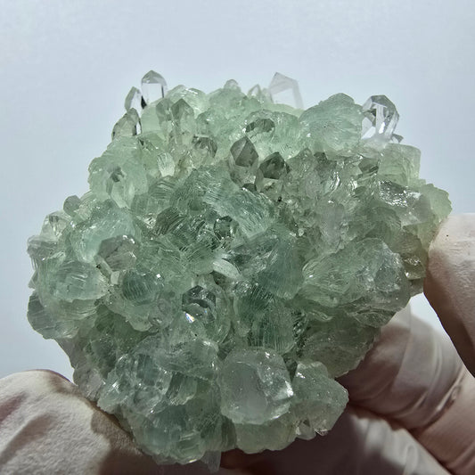 Spécimen de quartz, préhnite et calcite en forme d'étoile, mine Streep, Goboboseb, Namibie, 44 x 40 x 16 mm 