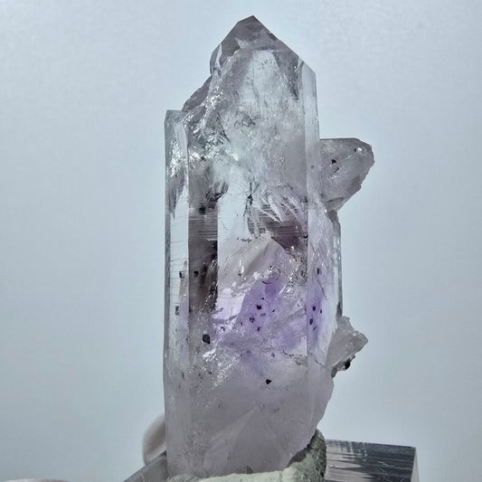 Améthyste fantôme, mine d'hématite Point Streep, Goboboseb, Namibie, 48 x 21 x 14 mm 