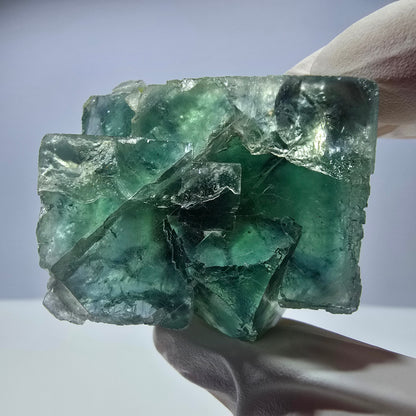Spécimen de cube de fluorite fantôme transparente, vert parqueté, Okorusu, Namibie, 43 x 37 x 21 mm 