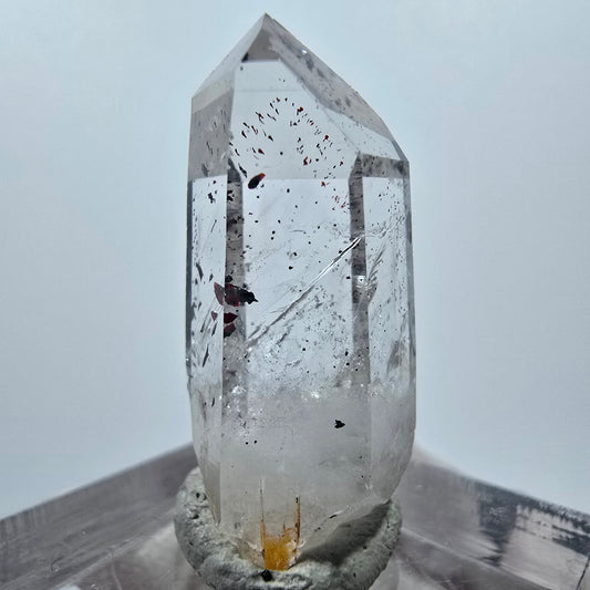 Quartz clair Harlequin Point Streep Mine, Goboboseb, Namibie 29 x 11 x 10 mm 