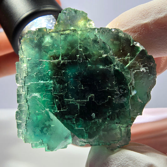 Spécimen de cube de fluorite fantôme transparente, vert parqueté, Okorusu, Namibie, 41 x 39 x 30 mm 