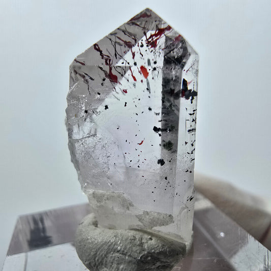 Quartz clair Harlequin Mine Point Streep, Goboboseb, Namibie 26 x 19 x 11 mm 
