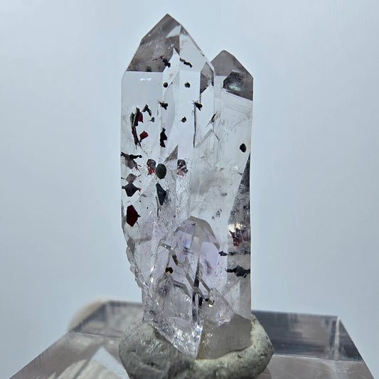 Quartz clair Harlequin Mine Point Streep, Goboboseb, Namibie 29 x 11 x 11 mm 