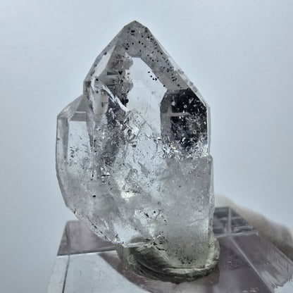 Quartz clair Harlequin Point Streep Mine, Goboboseb, Namibie, 30 x 19 x 11 mm 