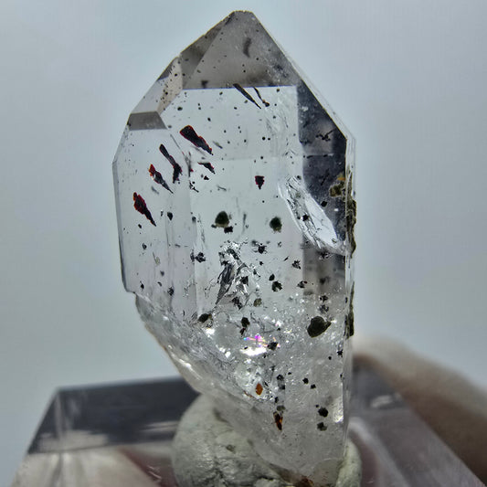 Quartz clair Harlequin Point Streep Mine, Goboboseb, Namibie 28 x 13 x 12 mm 