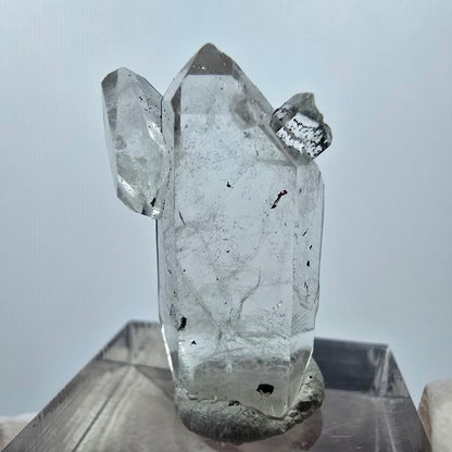 Quartz hématite transparent à double pointe, mine Streep, Goboboseb, Namibie, 28 x 18 x 8 mm 