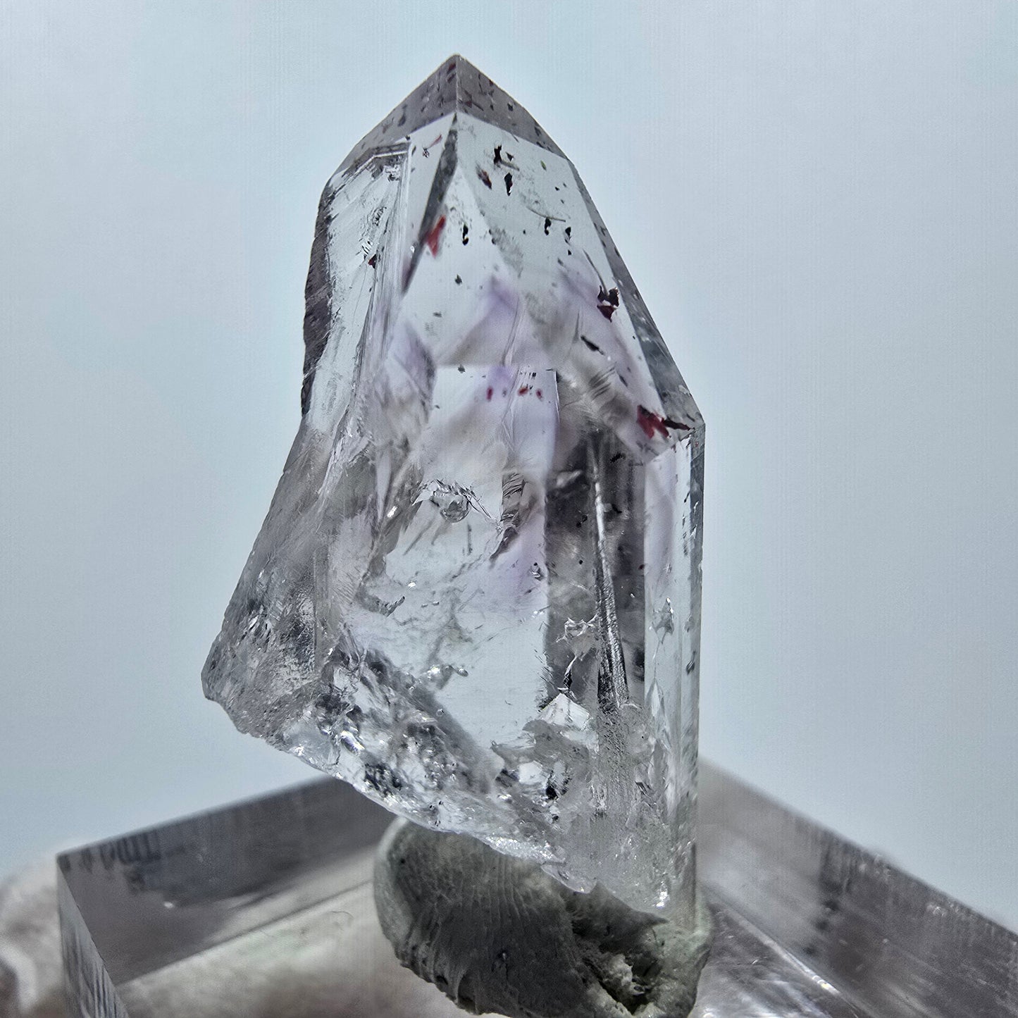 Quartz Harlequin Enhydro, mine Bubble Streep, Goboboseb, Namibie, 32 x 15 x 14 mm 