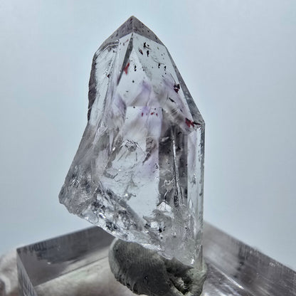 Quartz Harlequin Enhydro, mine Bubble Streep, Goboboseb, Namibie, 32 x 15 x 14 mm 