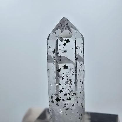Quartz hématite transparent Point Streep Mine, Goboboseb, Namibie 34 x 9 x 9 mm 
