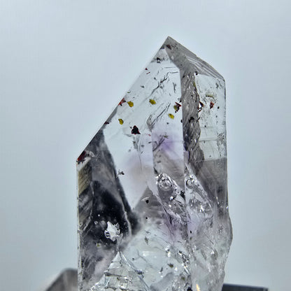 Quartz Harlequin Enhydro, mine Bubble Streep, Goboboseb, Namibie, 32 x 15 x 14 mm 