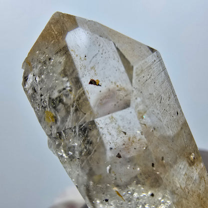 Quartz fantôme Harlequin clair, mine Point Streep, Goboboseb, Namibie, 30 x 14 x 14 mm 