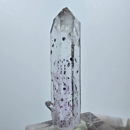 Quartz hématite transparent Point Streep Mine, Goboboseb, Namibie 42 x 12 x 10 mm 