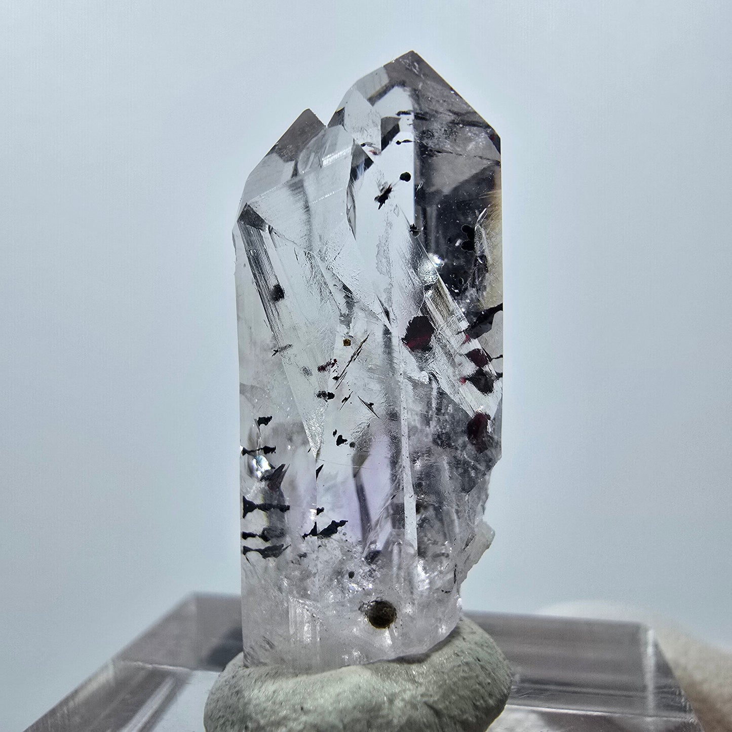 Quartz clair Harlequin Mine Point Streep, Goboboseb, Namibie 29 x 11 x 11 mm 