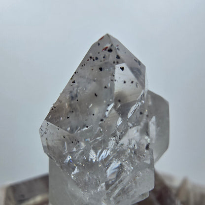 Quartz clair Harlequin Point Streep Mine, Goboboseb, Namibie, 30 x 19 x 11 mm 