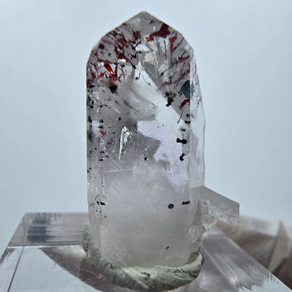 Quartz clair Harlequin Mine Point Streep, Goboboseb, Namibie 26 x 19 x 11 mm 