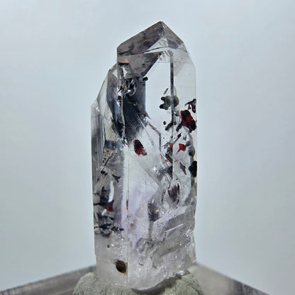 Quartz clair Harlequin Mine Point Streep, Goboboseb, Namibie 29 x 11 x 11 mm 