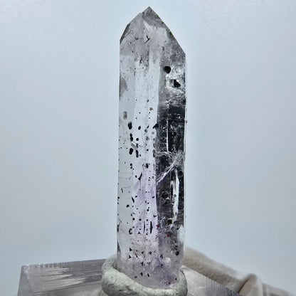 Quartz hématite transparent Point Streep Mine, Goboboseb, Namibie 42 x 12 x 10 mm 