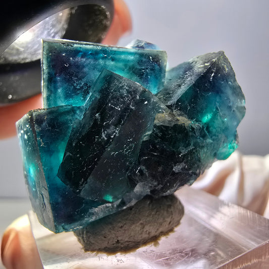 Spécimen de cube de fluorite fantôme, poche papillon bleu-violet Okorusu Namibie 34 x 27 x 22 mm 