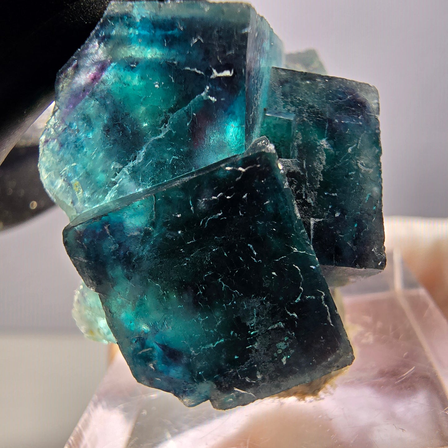 Spécimen de cube de fluorite fantôme, poche papillon bleu-violet Okorusu Namibie 34 x 27 x 22 mm 