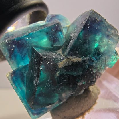 Spécimen de cube de fluorite fantôme, poche papillon bleu-violet Okorusu Namibie 34 x 27 x 22 mm 