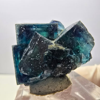 Spécimen de cube de fluorite fantôme, poche papillon bleu-violet Okorusu Namibie 34 x 27 x 22 mm 