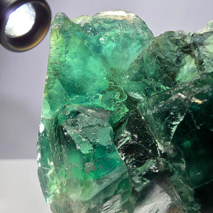 Grand spécimen de cube de fluorite fantôme, parqueté vert Okorusu, Namibie, 85 x 61 x 34 mm 