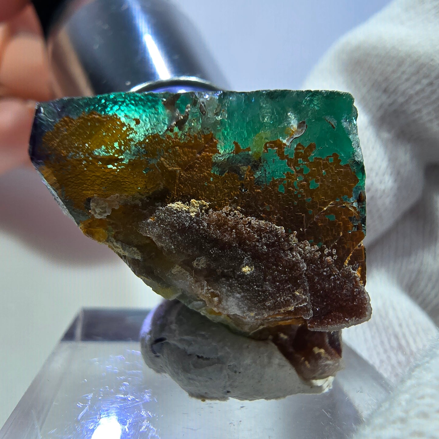 Spécimen de cube de fluorite fantôme transparente, vert violet brun zonal, Okorusu, Namibie, 31 x 20 x 19 mm 