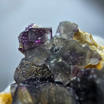 Bunte Phantom Fluorit Würfel, Muskovit Stufe Erongo, Namibia 42*38*23mm