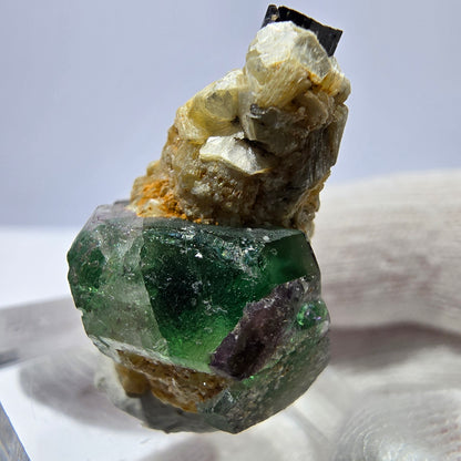 Cube de fluorite fantôme, muscovite et tourmaline Schorl, spécimen d'Erongo, Namibie, 29 x 19 x 17 mm 
