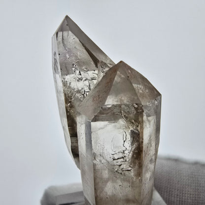 Enhydro Phantom Sceptre à Quartz Fumé Niveau 1x Bubble Goboboseb, Namibie 47*23*17mm 