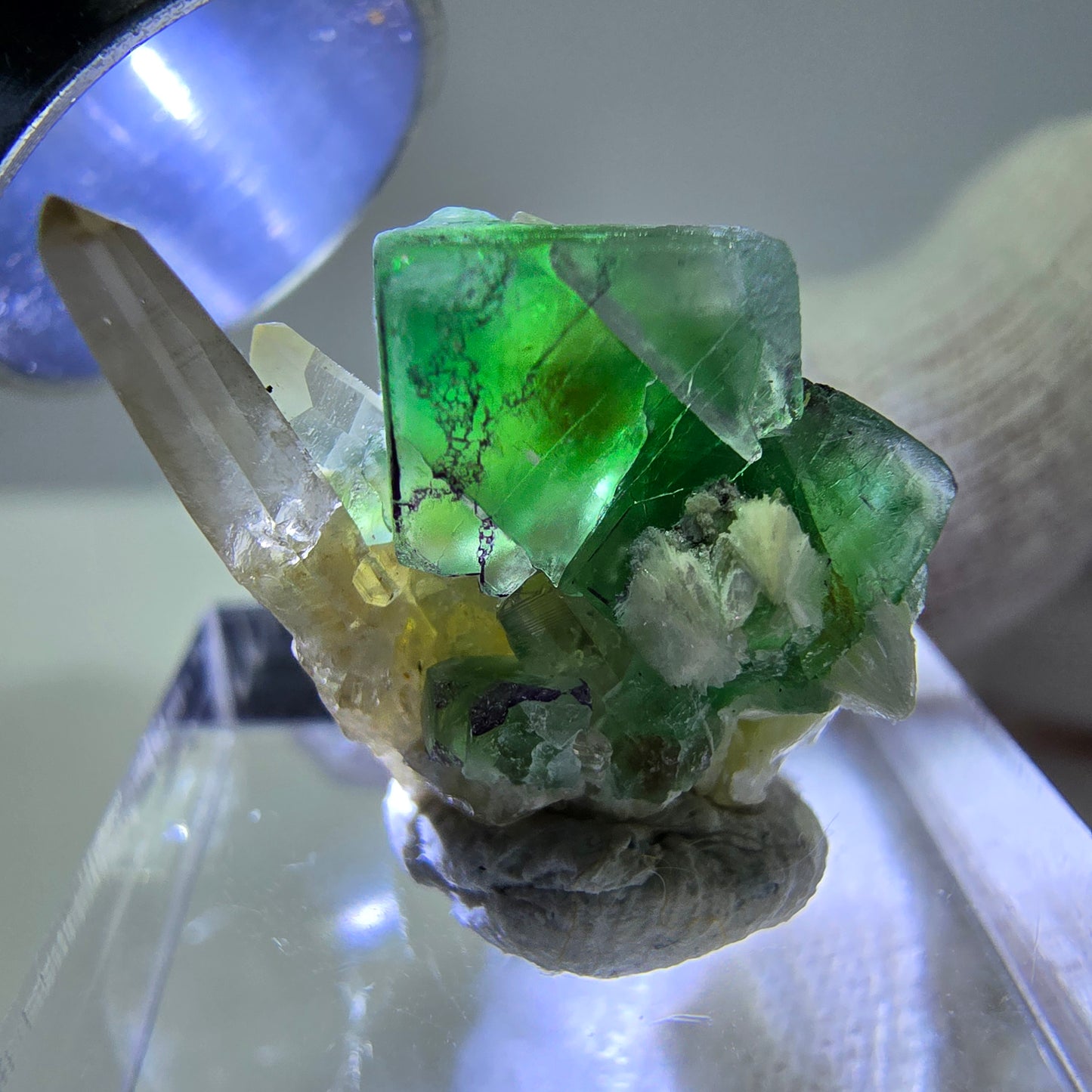 Cube de fluorite fantôme zonal, quartz fumé, spécimen de muscovite, Erongo, Namibie, 19 x 15 x 12 mm 