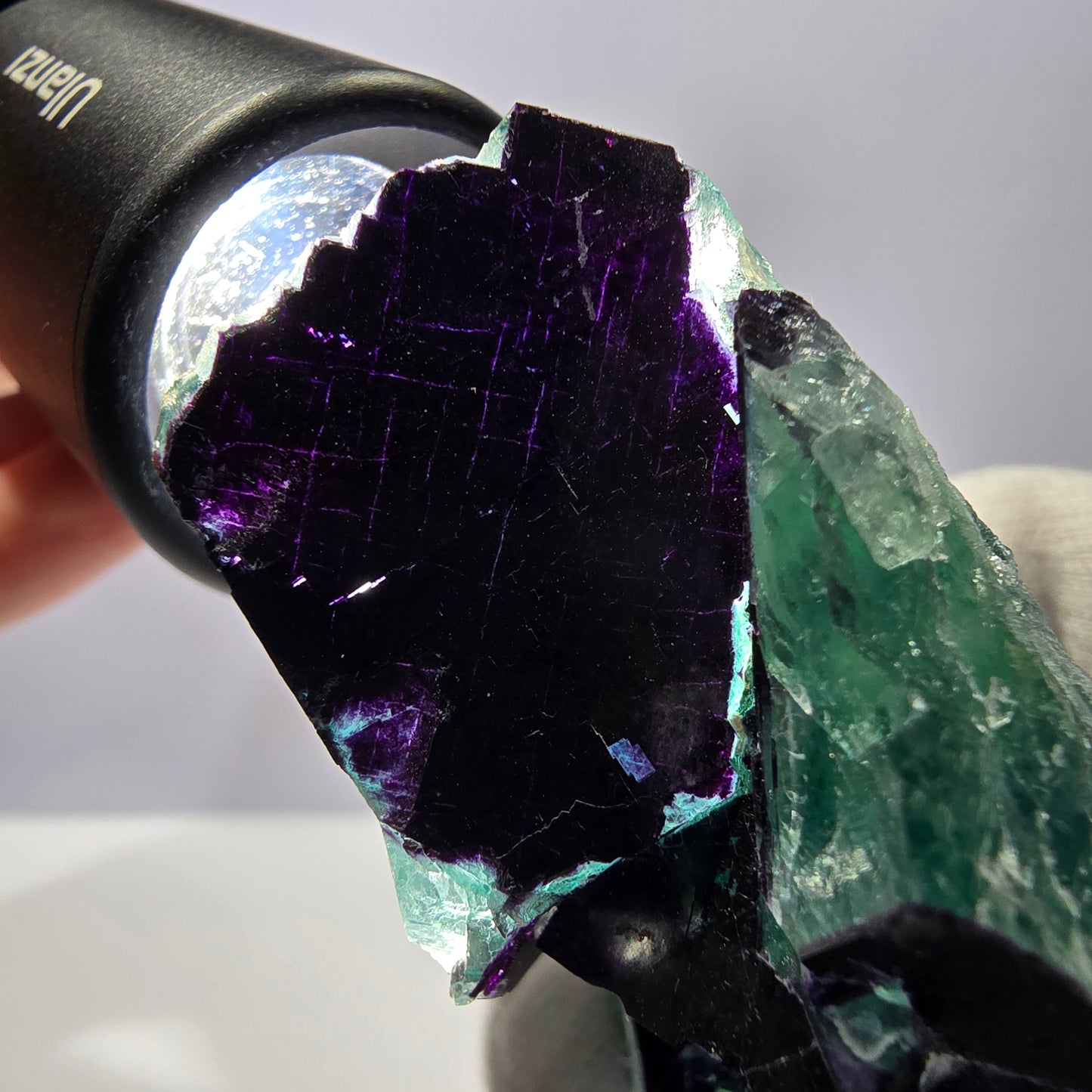 Spécimen de cube de fluorite fantôme vert violet zonal 11:11 Angel Pocket, Namibie 76*56*27mm 