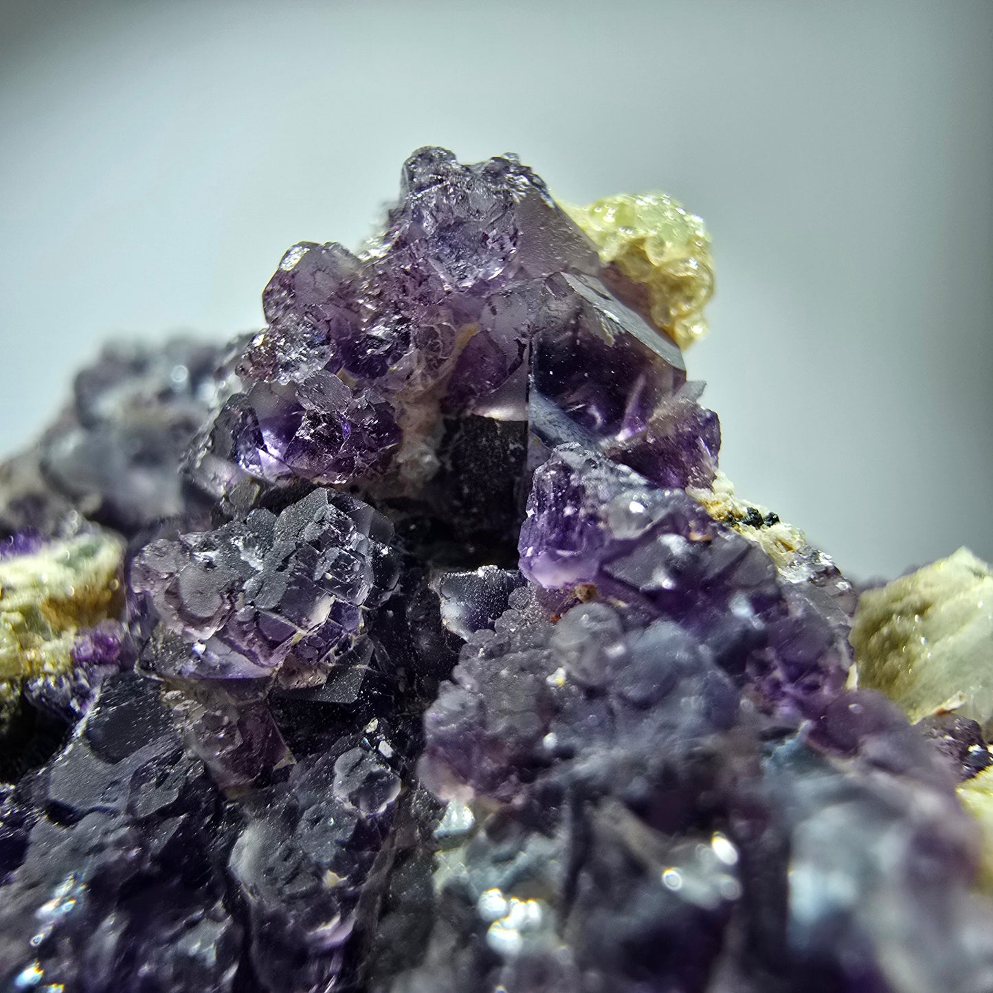 Phantom fluorite, hyalite, muscovite, orthoclase stage Erongo, Namibia 43*41*30mm 