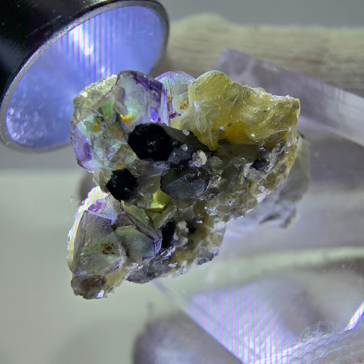 Cubes de fluorite fantôme colorés, muscovite, tourmaline Schorl, hyalite Erongo, Namibie 23 x 15 x 16 mm 