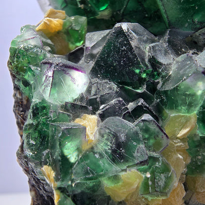 Cube de fluorite fantôme zonal, muscovite, spécimen d'hyalite, Erongo, Namibie, 90 x 72 x 53 mm 